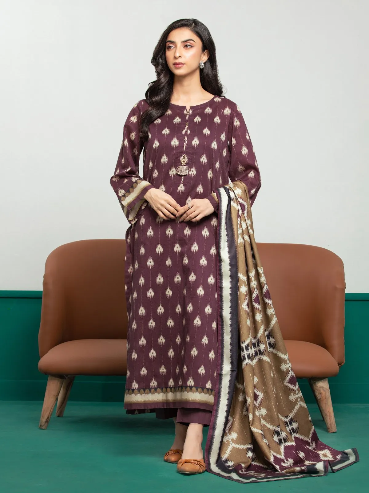 edenrobe Allure Printed Khaddar Unstitched 3Pc Suit EWU23A3S-27612-3P