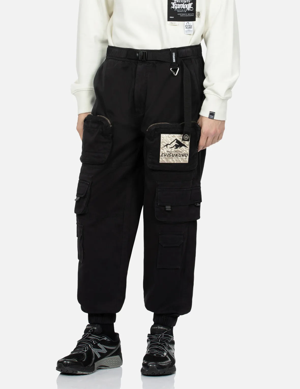 Mountain Embossed Badge Regular fit Cargo Pants