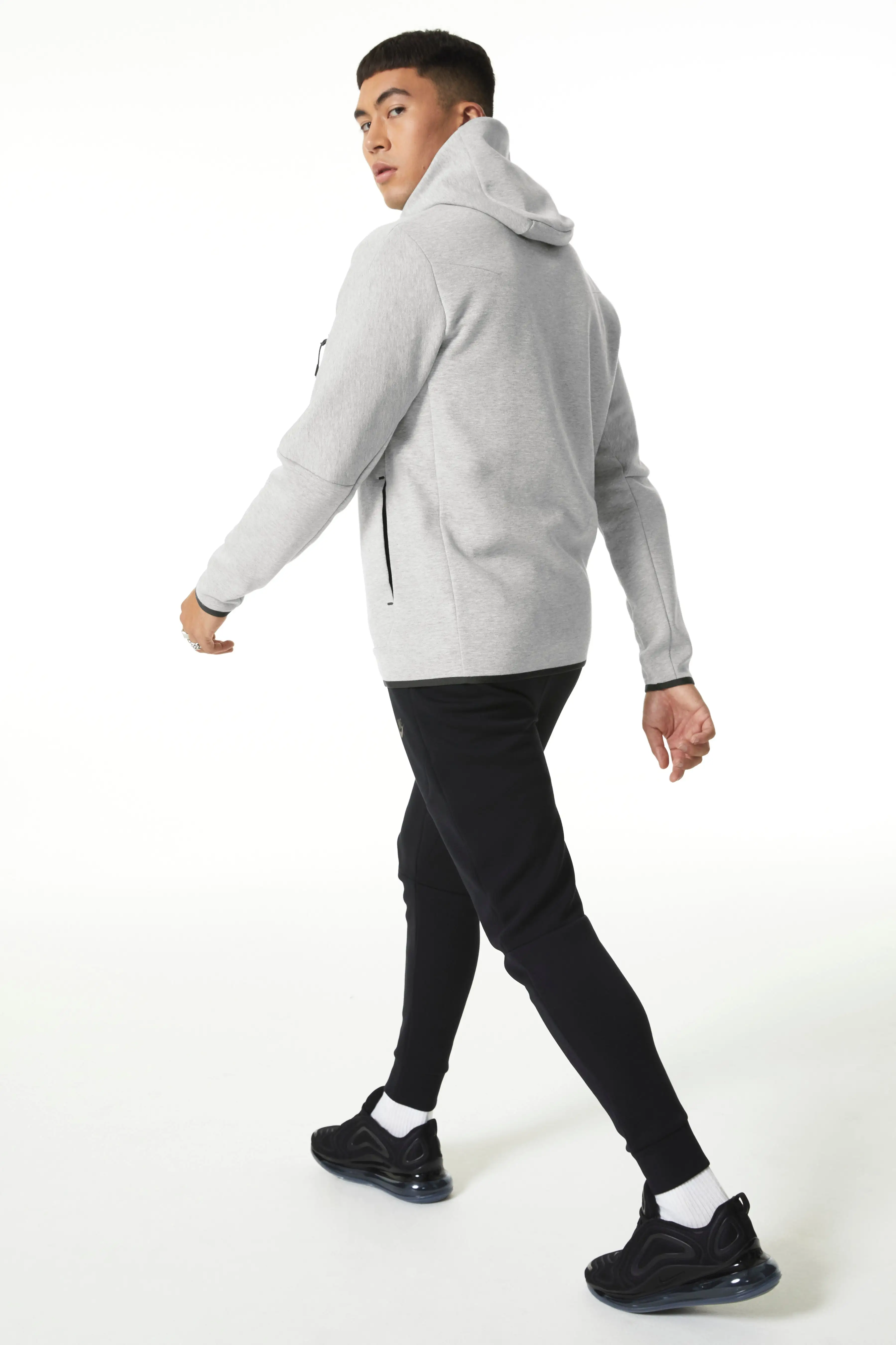 NIKE SPORTSWEAR TECH FLEECE