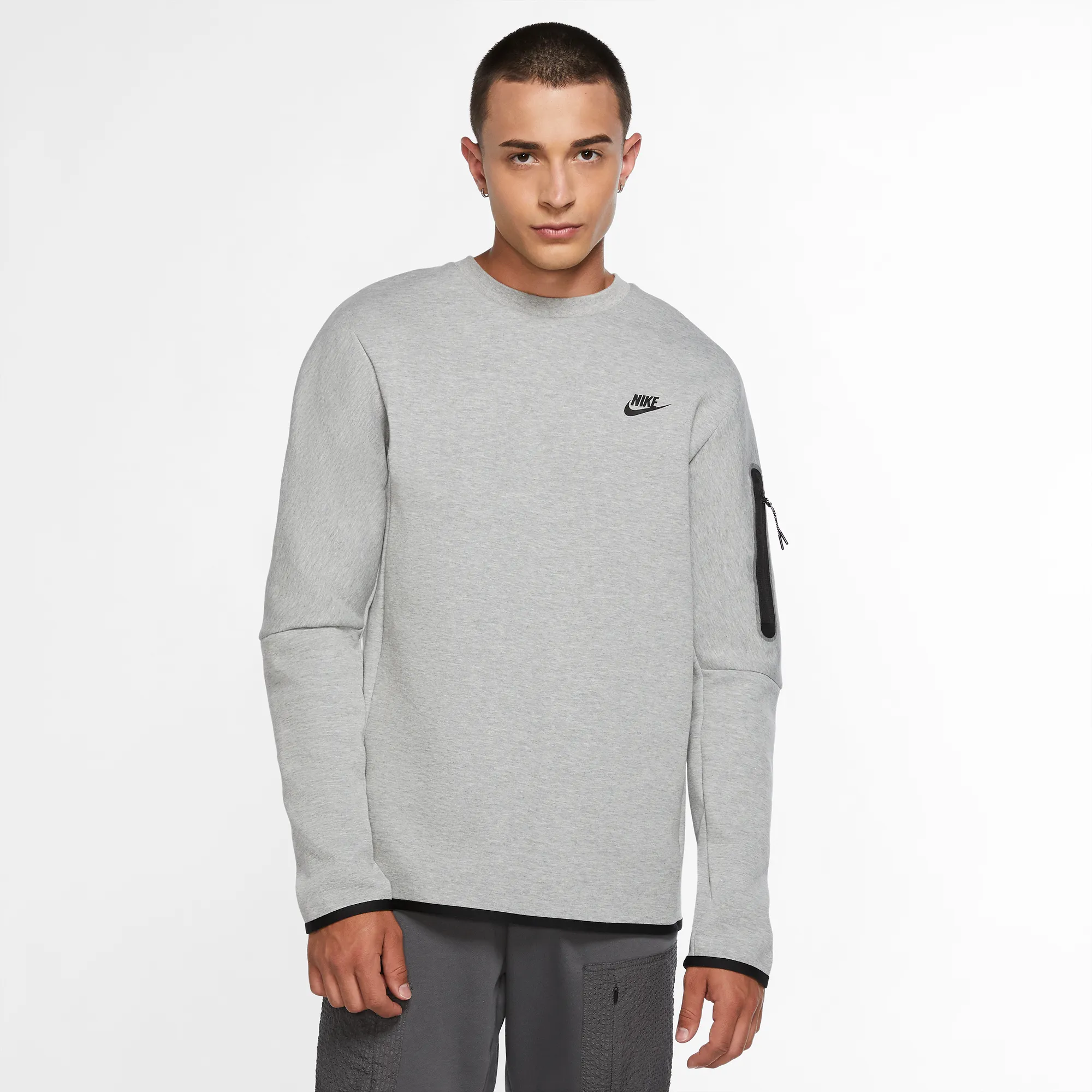 NIKE SPORTSWEAR TECH FLEECE