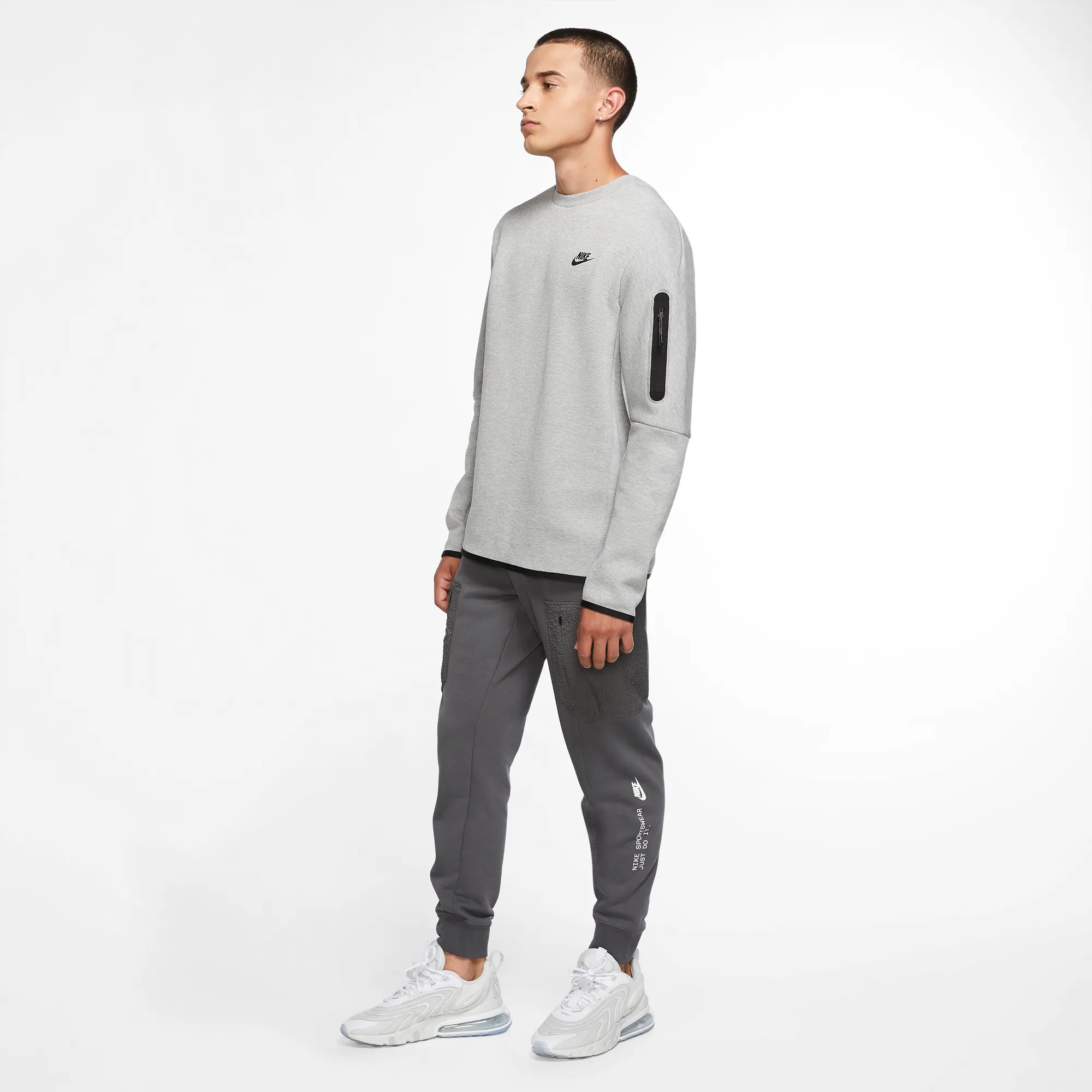 NIKE SPORTSWEAR TECH FLEECE