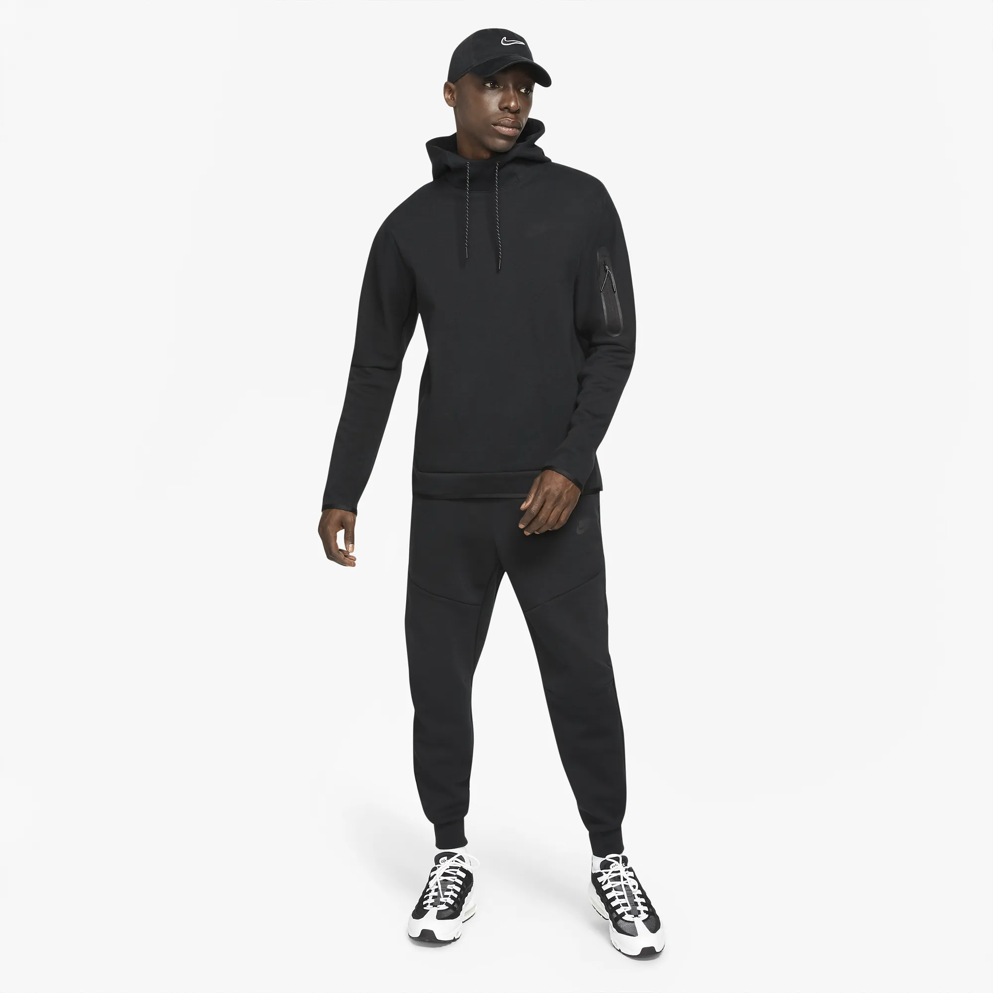 NIKE SPORTSWEAR TECH FLEECE