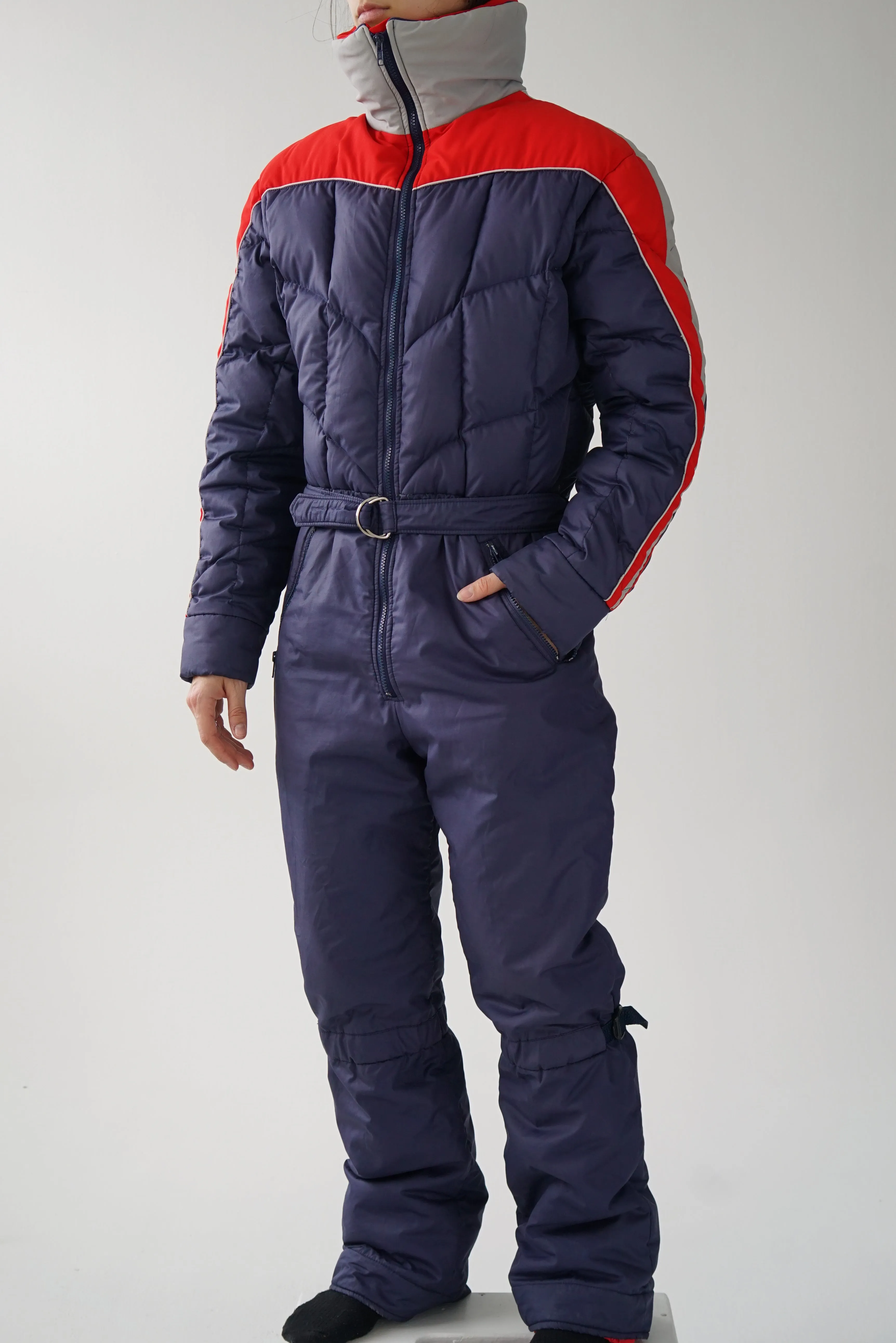 One piece vintage Ditrani ski suit, snow suit en duvet rouge et bleu pour homme taille 42 (M)