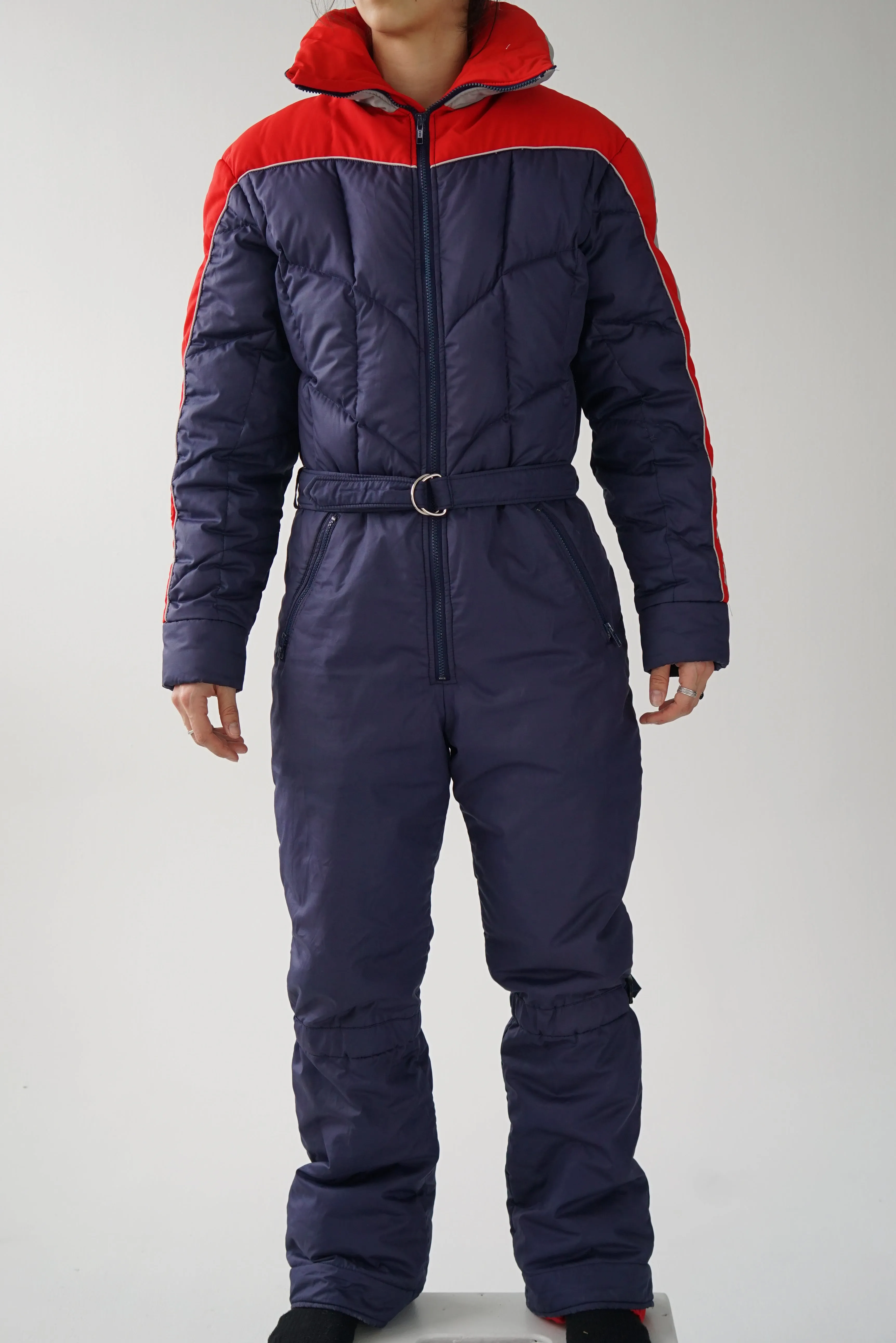 One piece vintage Ditrani ski suit, snow suit en duvet rouge et bleu pour homme taille 42 (M)